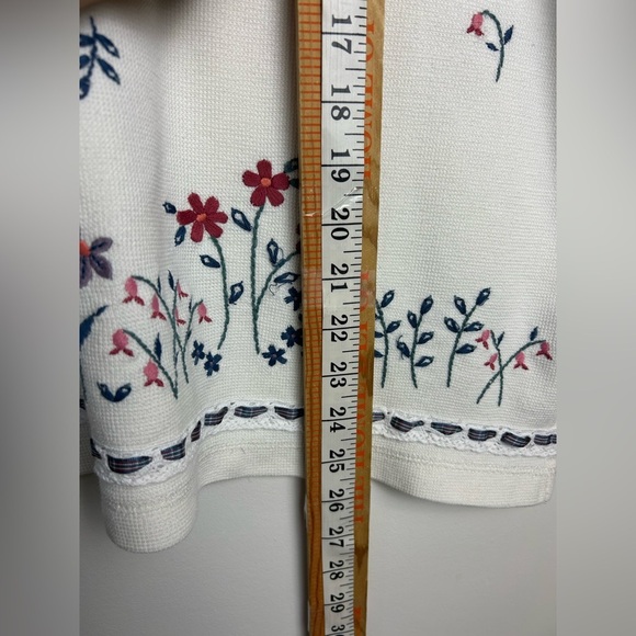 VTG Y2K Henley Tie M Waffle knit Floral Embroidered White Top Womens Grandmacore - Picture 11 of 12